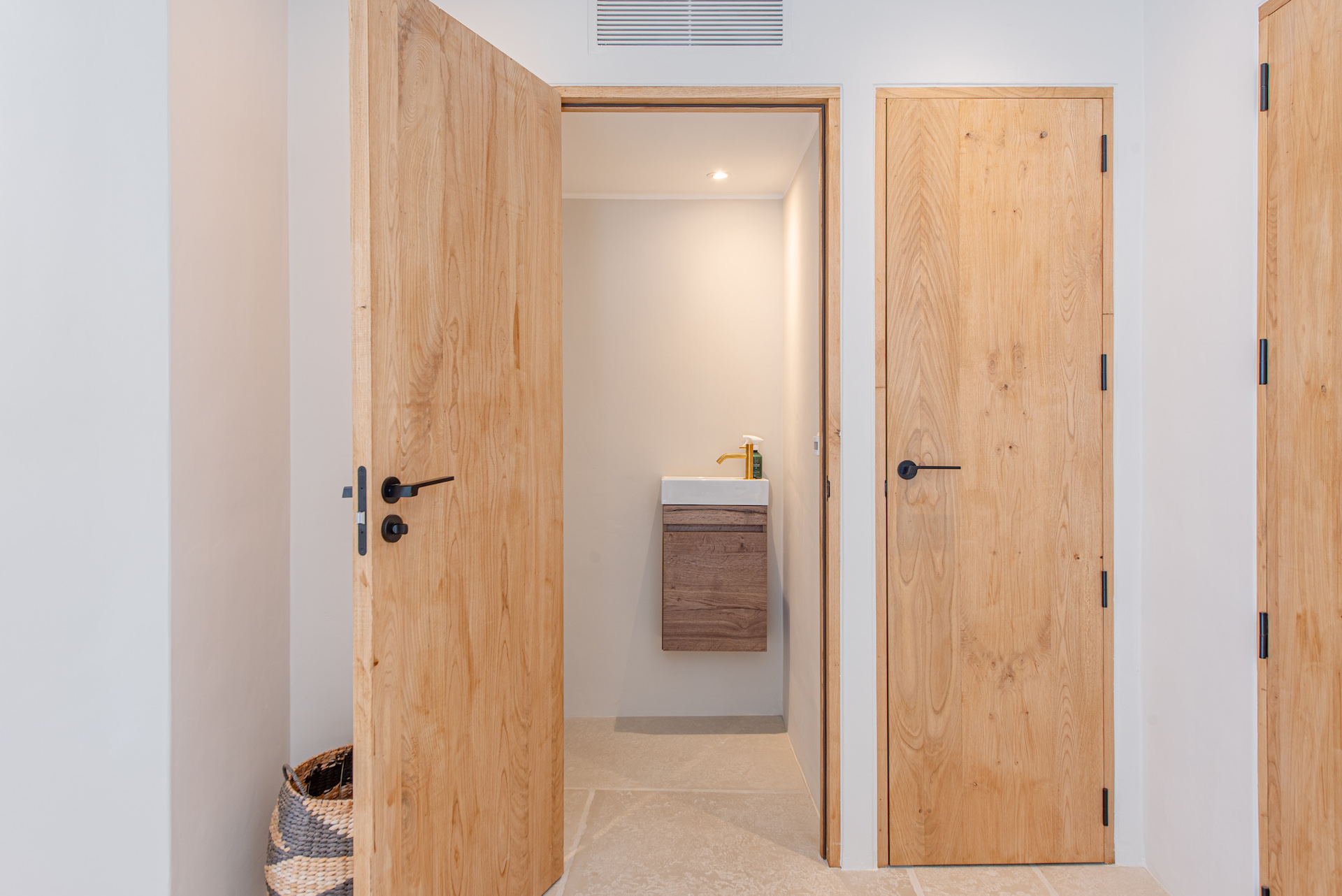 Resa estates Geraldine te koop finca noorden north ibiza sale bathroom doors bedroom wooden.jpg